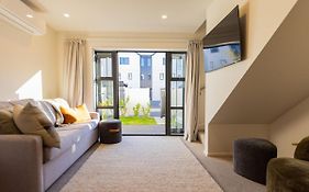 Luxury Cbd Townhouse 3 Bed 2 Bath With Car Park